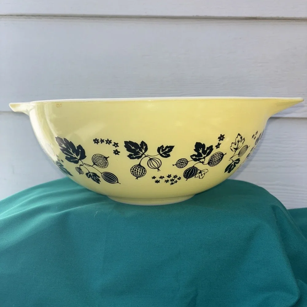 Pyrex Bowl Gooseberry Black on Yellow 4 Qt Cinderella Large Mixing Bowl #444